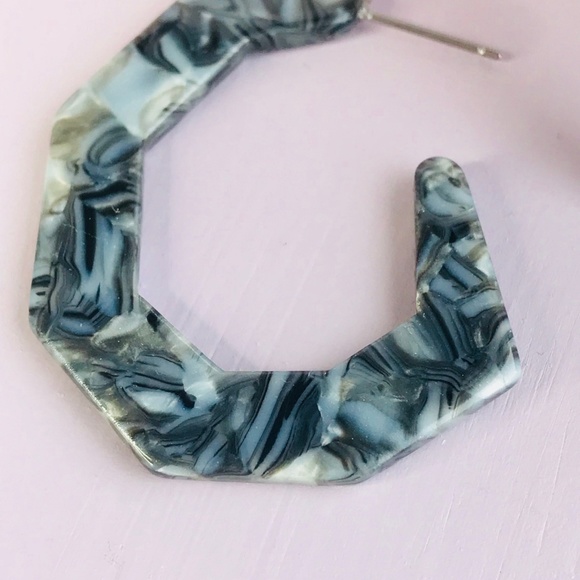 🆑 Small Angled Hoops in Gray - Picture 5 of 5